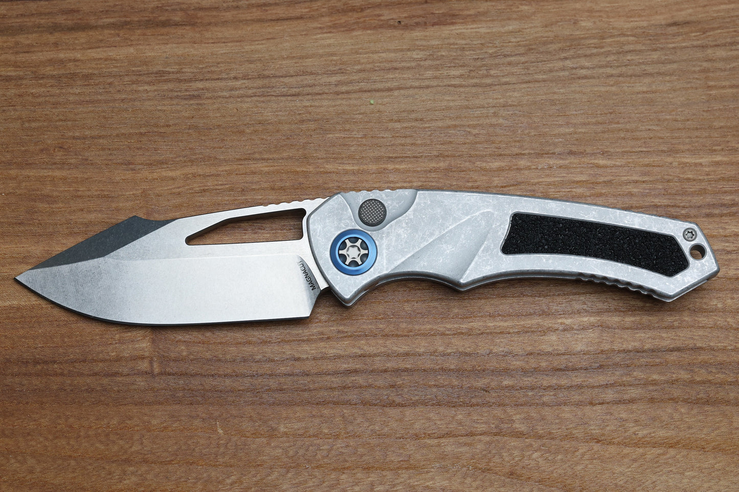 HERETIC KNIVES PARIAH M/A BUTTON LOCK BLIZZARD WORN ALUMINUM HANDLES W/ STONEWASH MAGNACUT H046-2A-BLZ