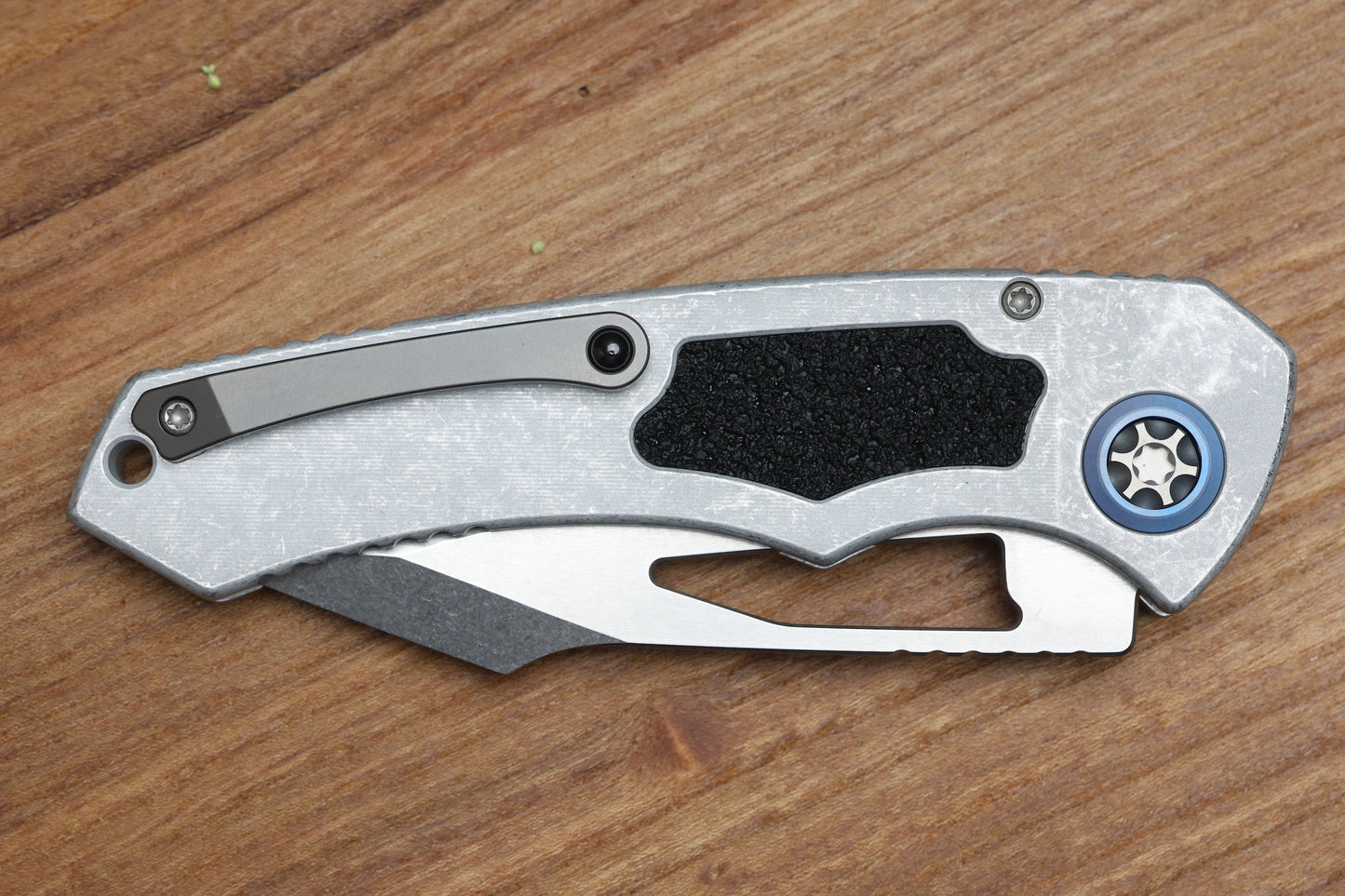 HERETIC KNIVES PARIAH M/A BUTTON LOCK BLIZZARD WORN ALUMINUM HANDLES W/ STONEWASH MAGNACUT H046-2A-BLZ