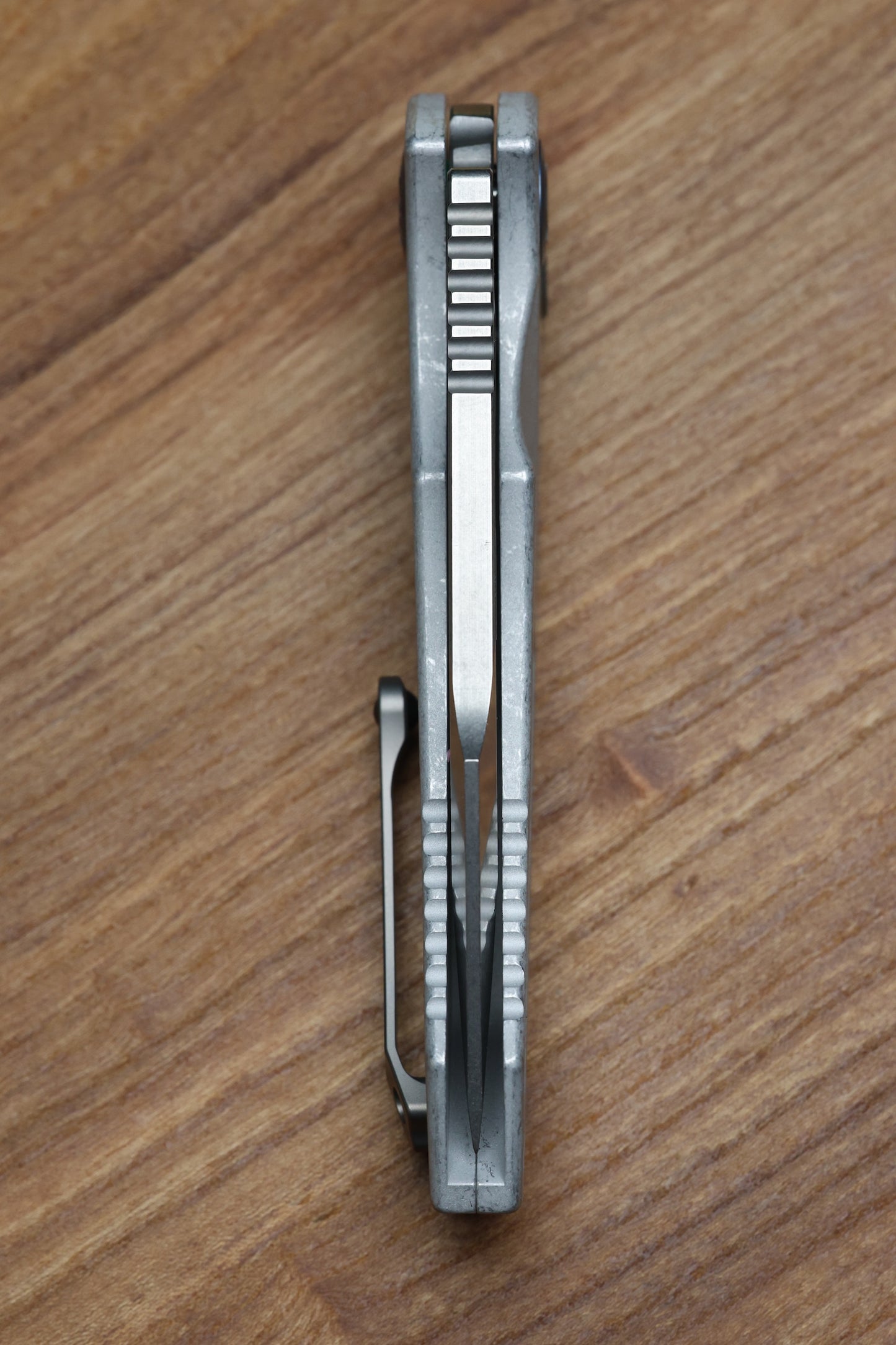 HERETIC KNIVES PARIAH M/A BUTTON LOCK BLIZZARD WORN ALUMINUM HANDLES W/ STONEWASH MAGNACUT H046-2A-BLZ