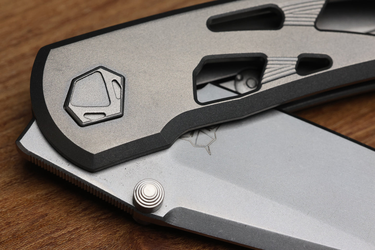 SHARKNIVCO WAKA V4.9 WINDOWS TITANIUM FRAME LOCK RWL34 POLISHED STONEWASH