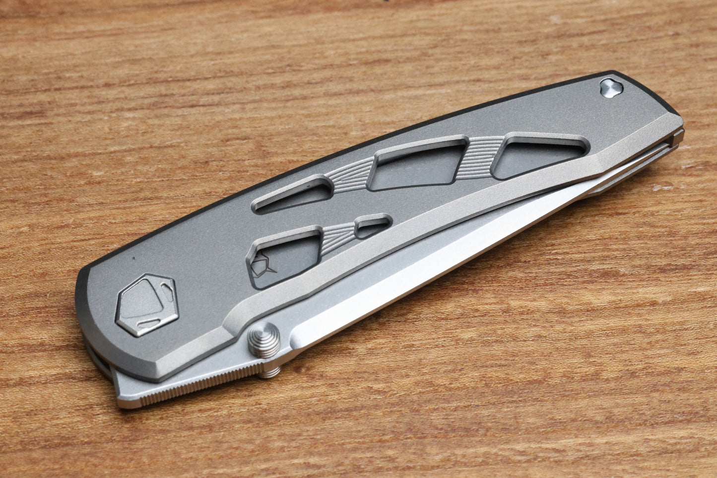 SHARKNIVCO WAKA V4.9 WINDOWS TITANIUM FRAME LOCK RWL34 POLISHED STONEWASH