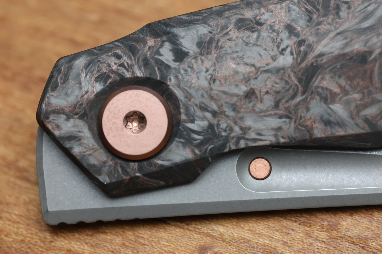 REATE KNIVES VULPEX VK ANUB COPPER FAT CARBON - DARKWASHED ELMAX BLADE
