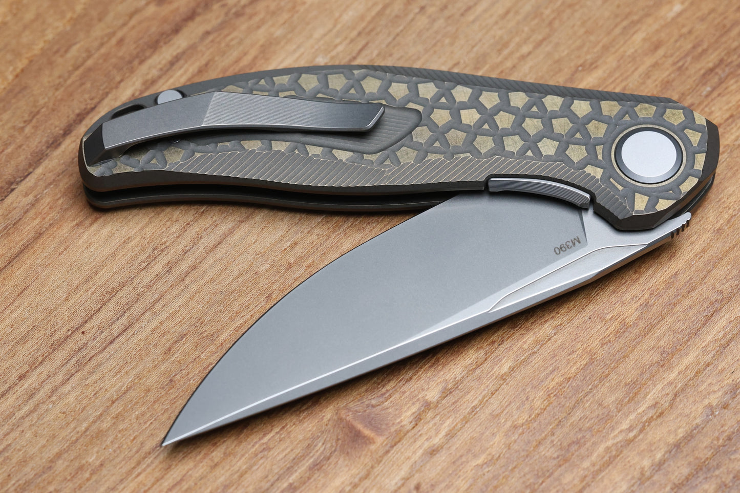 SHIROGOROV STELLAR BEAR PATTERN – BRONZE TITANIUM HANDLE – M390 BLADE – MRBS