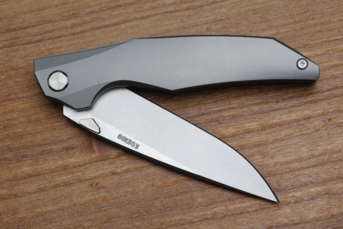 KOENIG KNIVES XENON - SMOOTH TITANIUM HANDLE - SILVER HARDWARE - BURNISHED W/ POLISHED FLATS M390 BLADE
