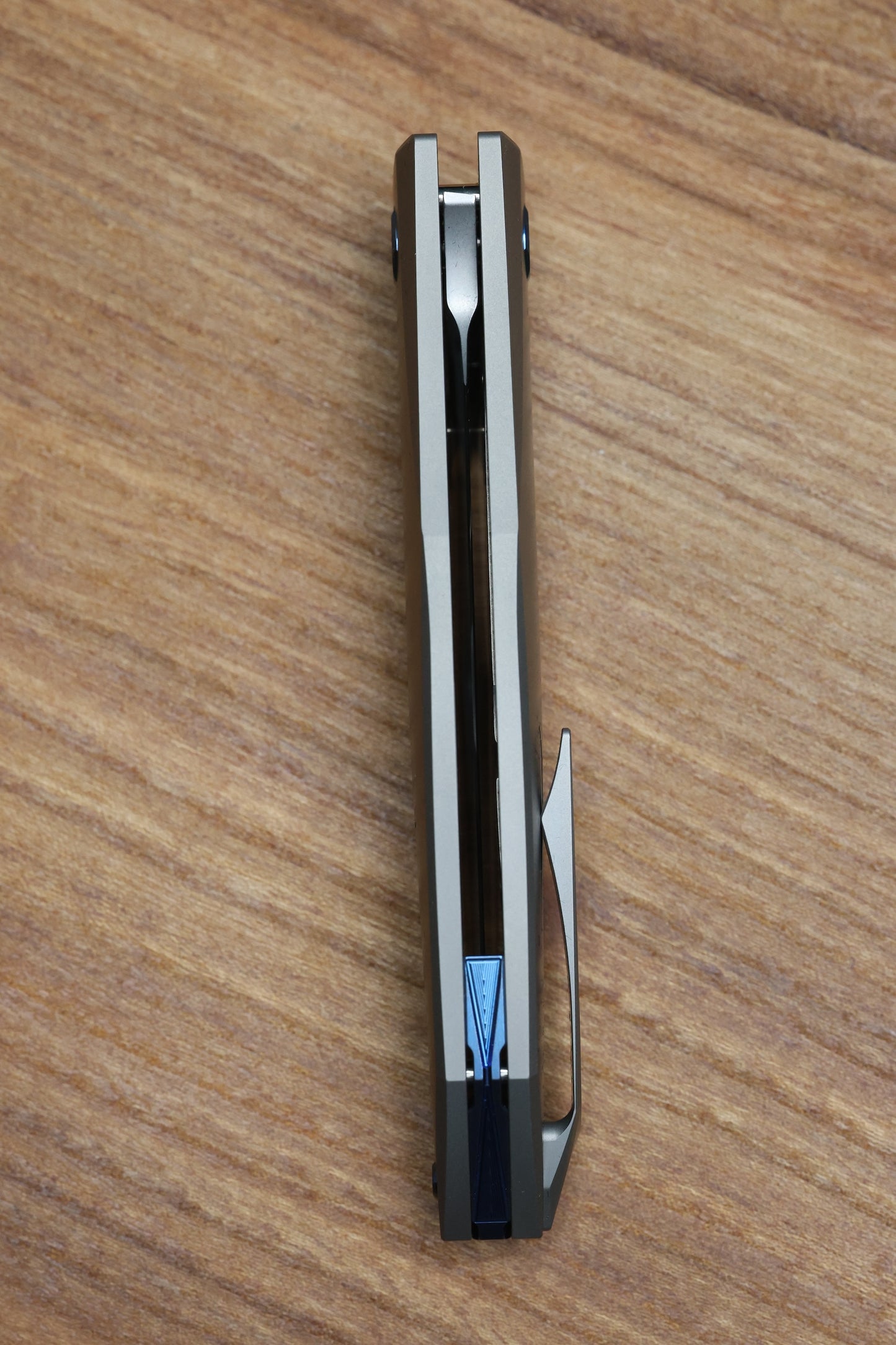 KOENIG KNIVES XENON - SMOOTH TITANIUM HANDLE - BLUE HARDWARE - BURNISHED W/ POLISHED FLATS M390 BLADE