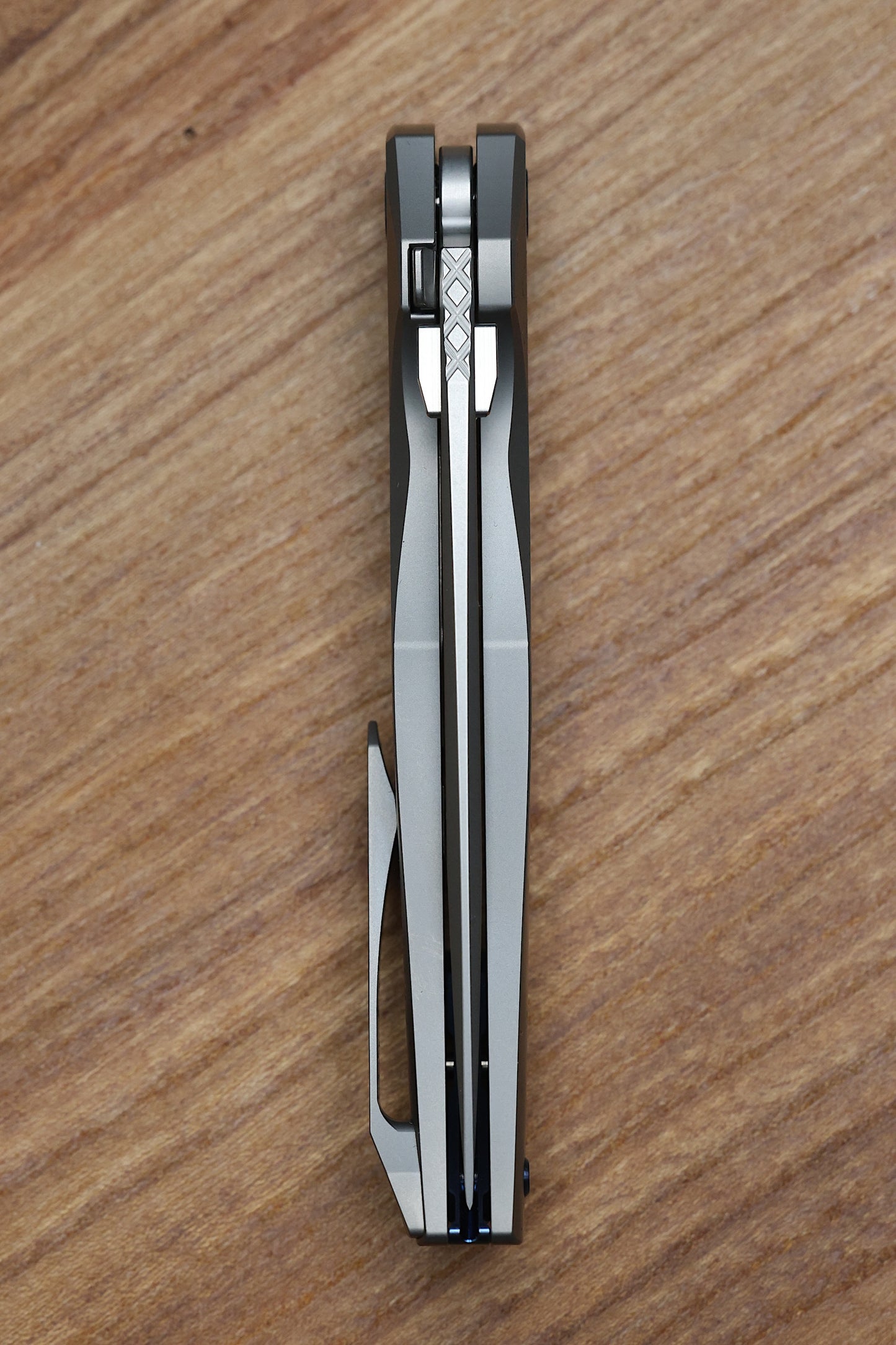 KOENIG KNIVES XENON - SMOOTH TITANIUM HANDLE - BLUE HARDWARE - BURNISHED W/ POLISHED FLATS M390 BLADE