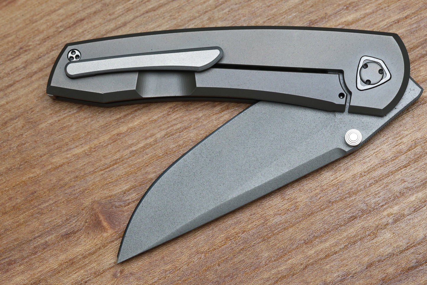 SHARKNIVCO MINI WAKA HEAT ANODIZED TITANIUM SCALES DIAMOND BLASTED RWL 34 BLADE