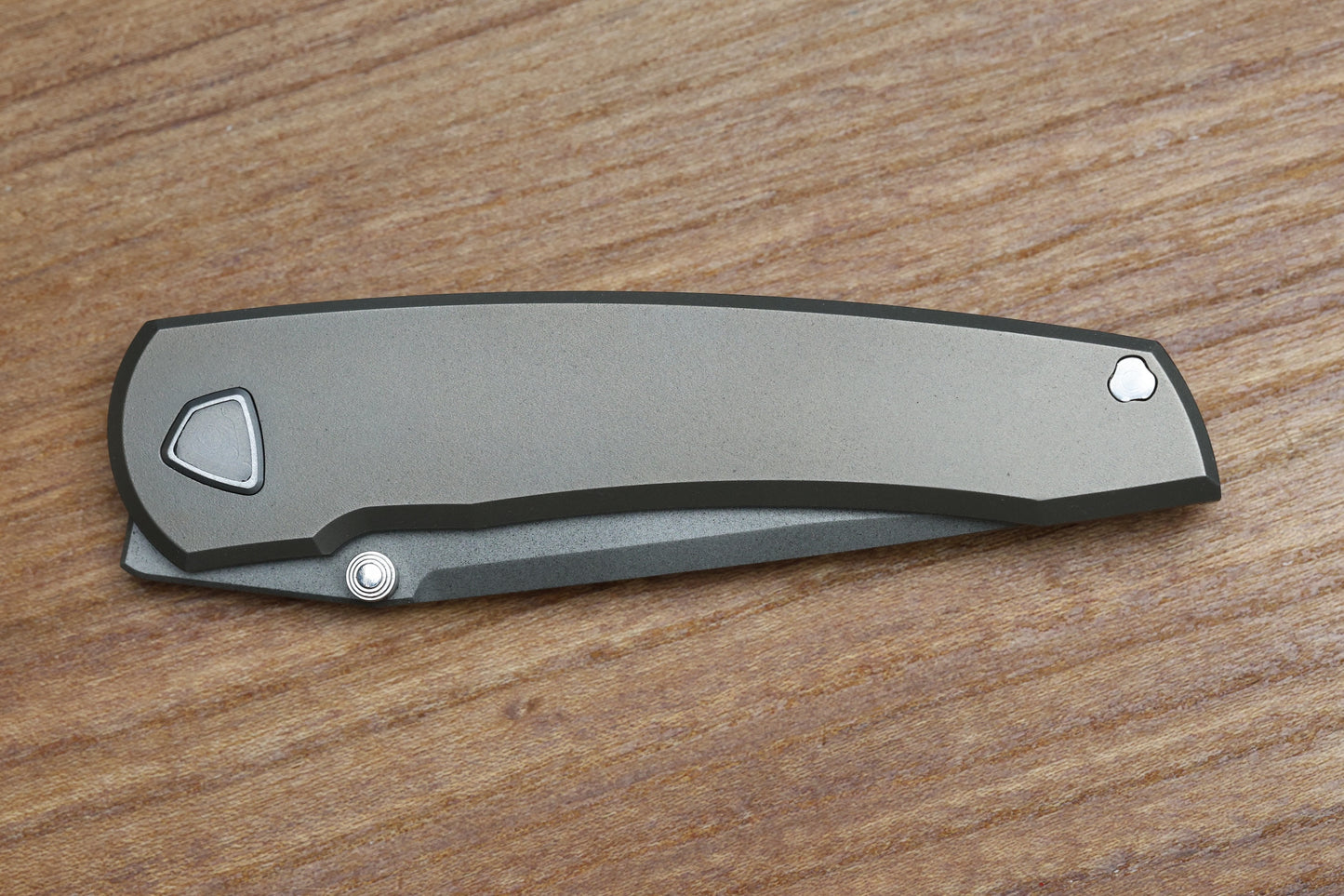 SHARKNIVCO MINI WAKA HEAT ANODIZED TITANIUM SCALES DIAMOND BLASTED RWL 34 BLADE