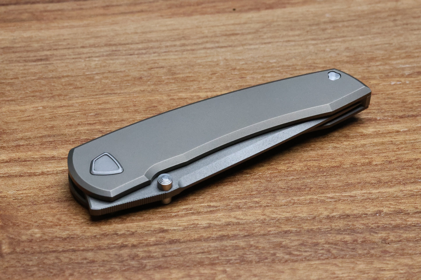 SHARKNIVCO MINI WAKA HEAT ANODIZED TITANIUM SCALES DIAMOND BLASTED RWL 34 BLADE