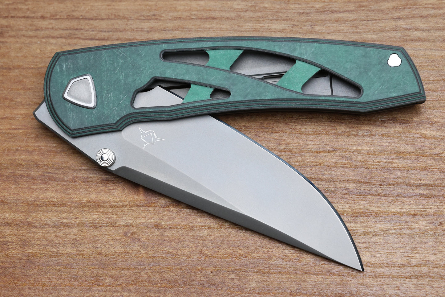 SHARKNIVCO WAKA GREEN CAMOQUARTZ FRAME LOCK W/RWL34 ZIRBLAST BLADE