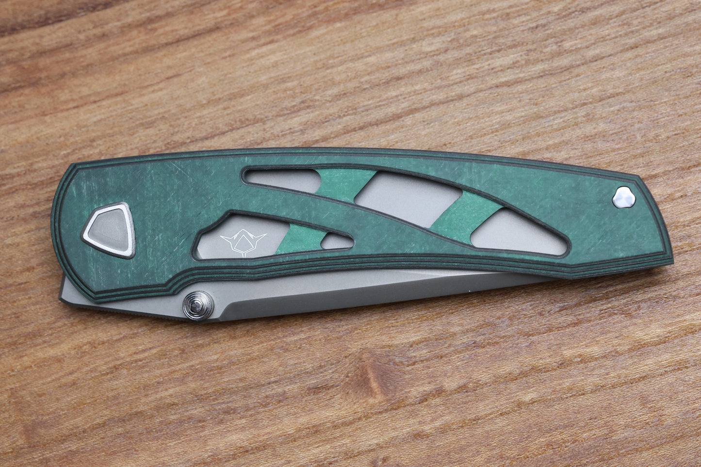 SHARKNIVCO WAKA GREEN CAMOQUARTZ FRAME LOCK W/RWL34 ZIRBLAST BLADE