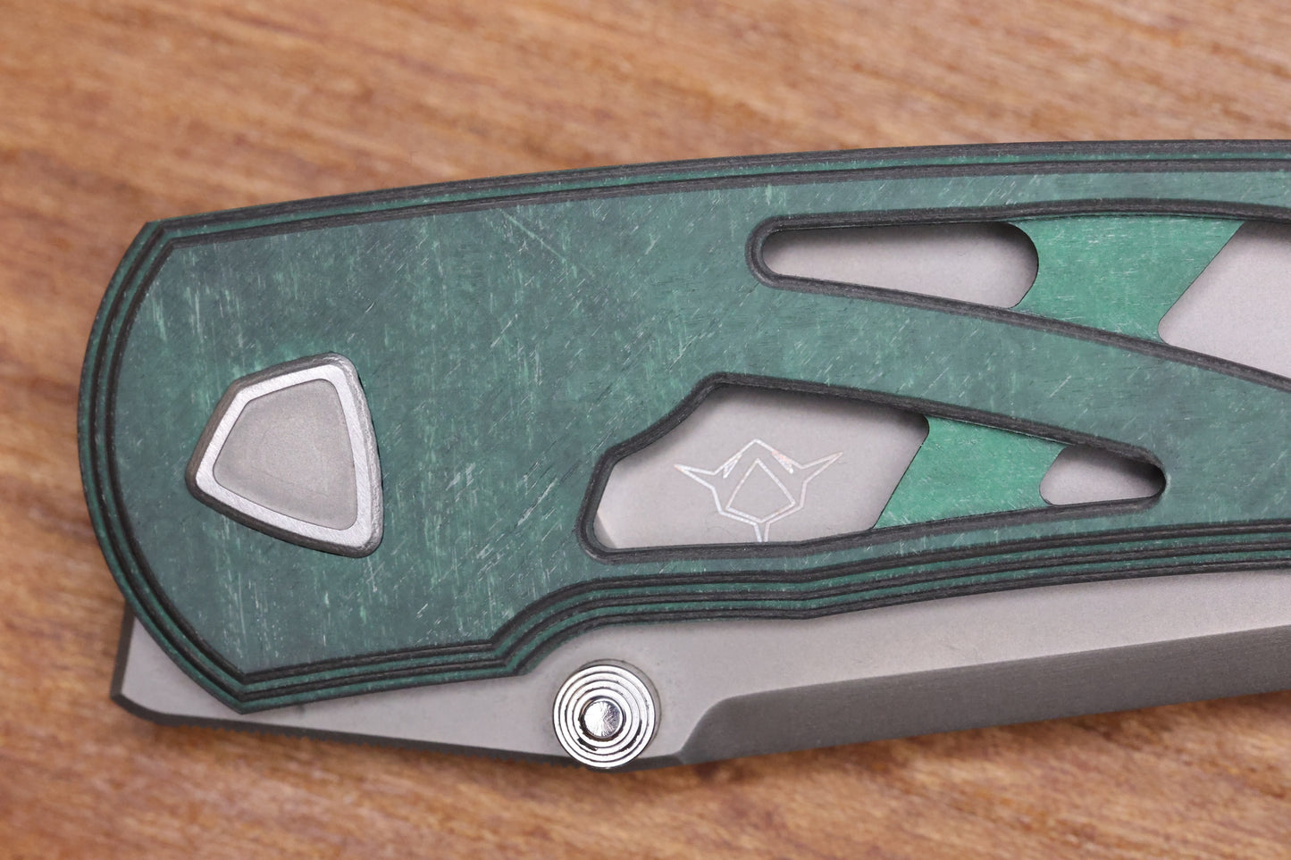 SHARKNIVCO WAKA GREEN CAMOQUARTZ FRAME LOCK W/RWL34 ZIRBLAST BLADE