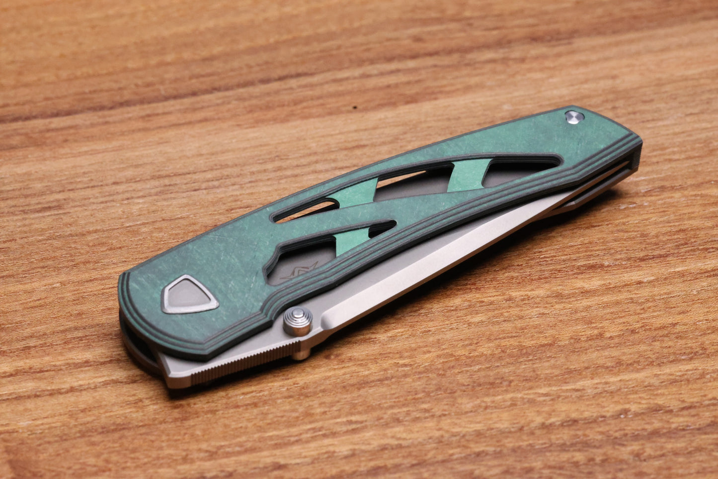 SHARKNIVCO WAKA GREEN CAMOQUARTZ FRAME LOCK W/RWL34 ZIRBLAST BLADE