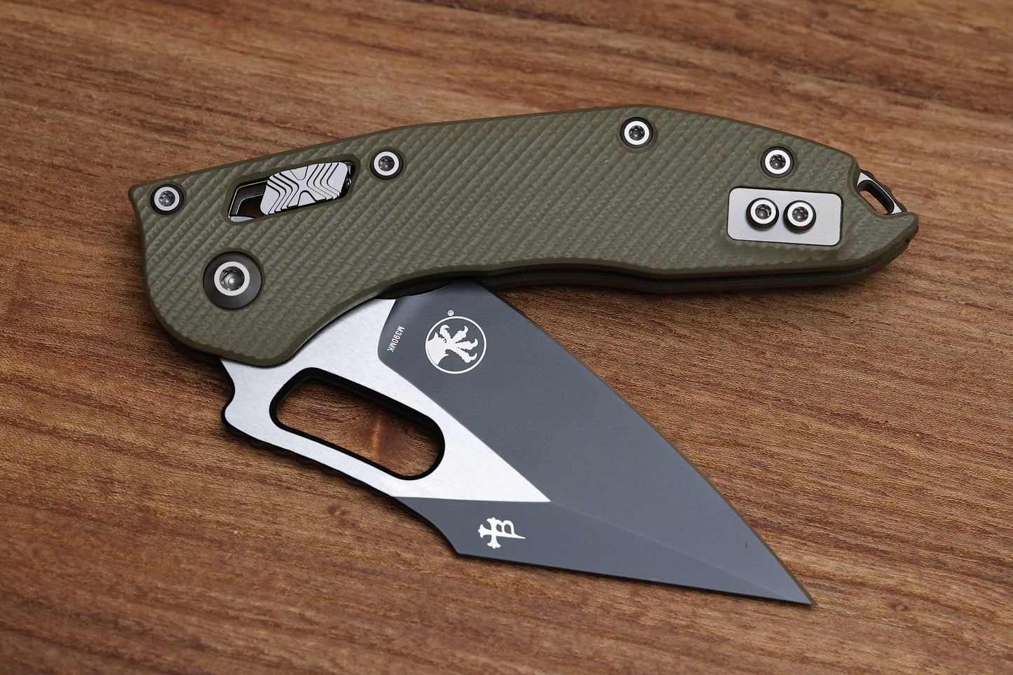 MICROTECH KNIVES MANUAL STITCH RAM LOK FLUTED OD GREEN G-10 & TWO TONE BLACK M390MK 169RL-1 FLGTOD