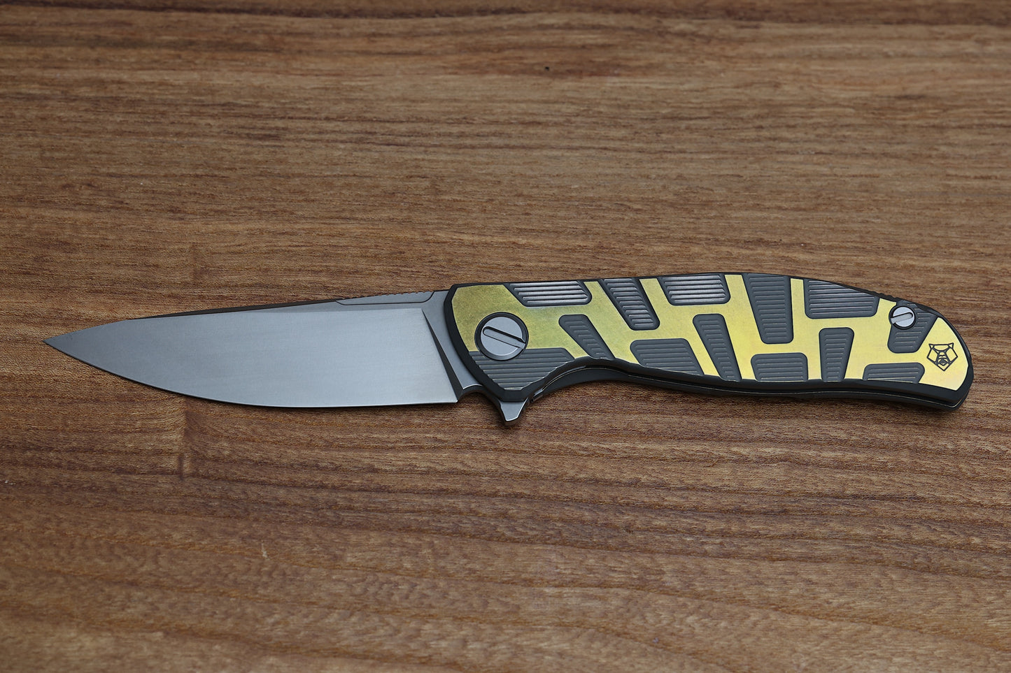 SHIROGOROV F95 T PATTERN GEN 4 – BLADE SHOW EDITION – GREY/YELLOW ANO TITANIUM HANDLE – M390 BLADE – MRBS