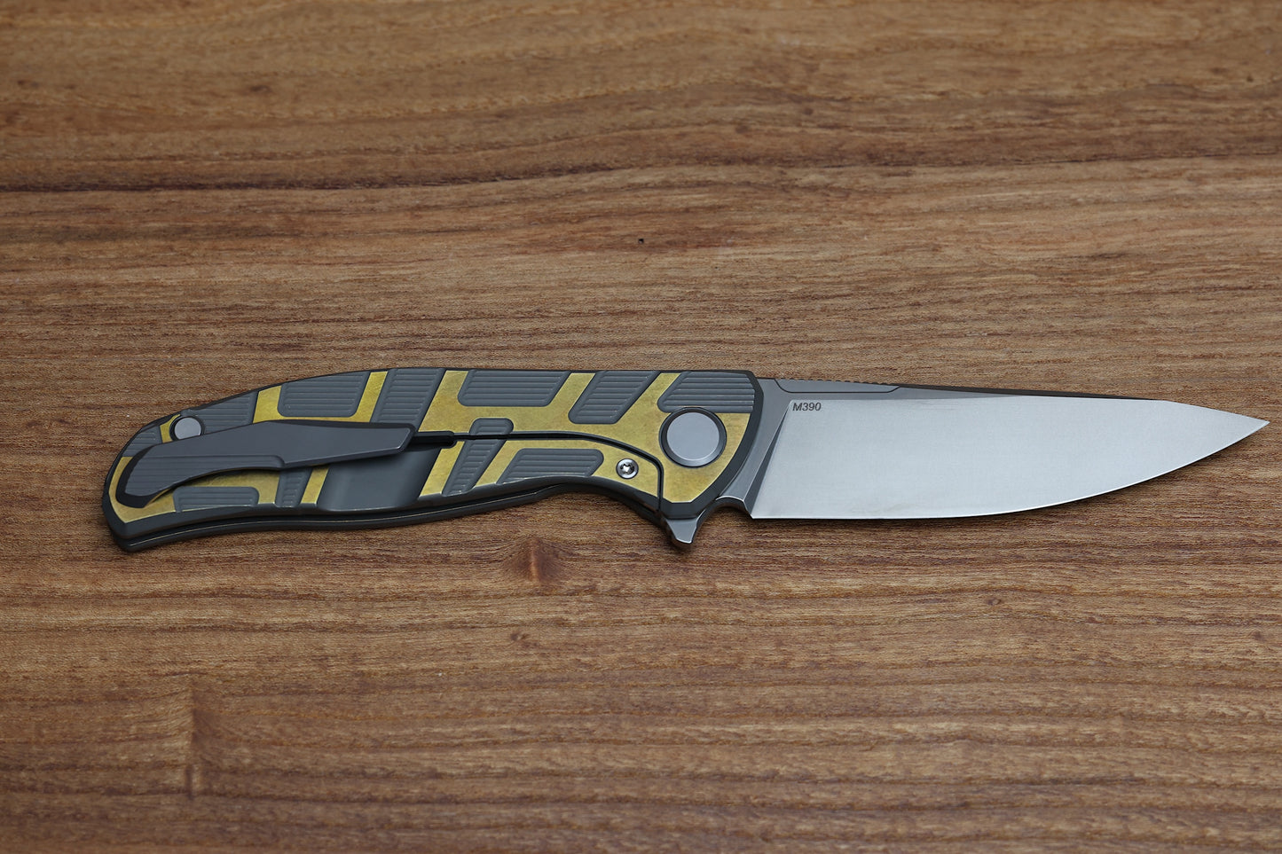 SHIROGOROV F95 T PATTERN GEN 4 – BLADE SHOW EDITION – GREY/YELLOW ANO TITANIUM HANDLE – M390 BLADE – MRBS