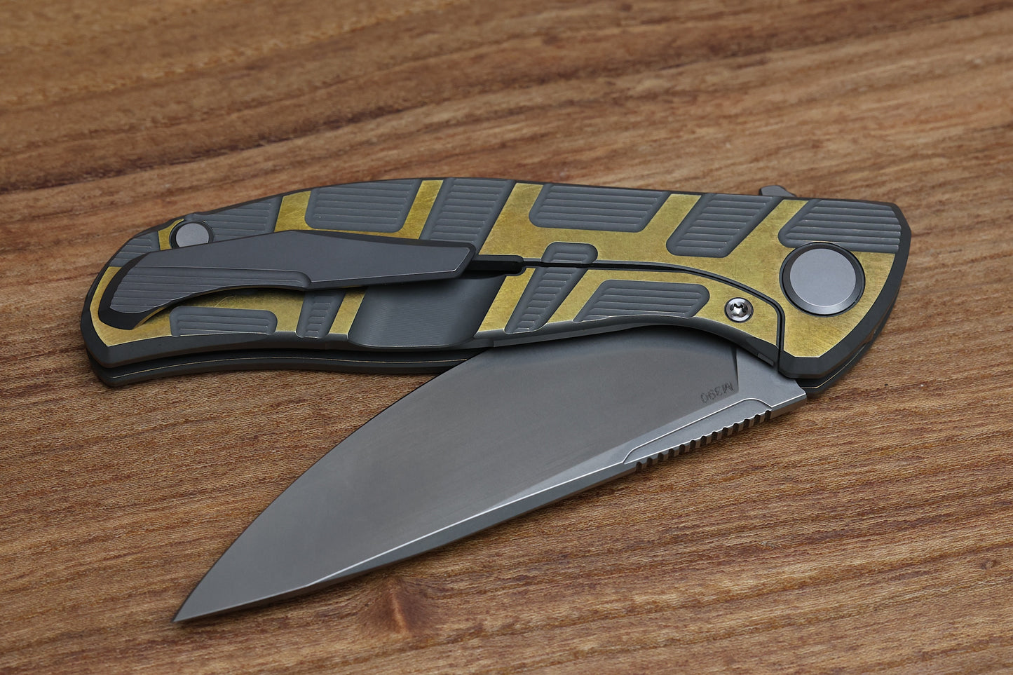 SHIROGOROV F95 T PATTERN GEN 4 – BLADE SHOW EDITION – GREY/YELLOW ANO TITANIUM HANDLE – M390 BLADE – MRBS