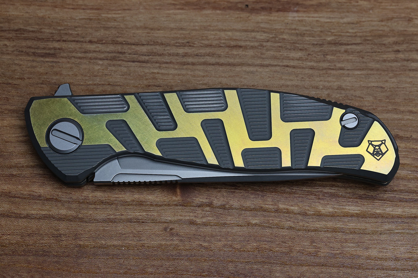 SHIROGOROV F95 T PATTERN GEN 4 – BLADE SHOW EDITION – GREY/YELLOW ANO TITANIUM HANDLE – M390 BLADE – MRBS