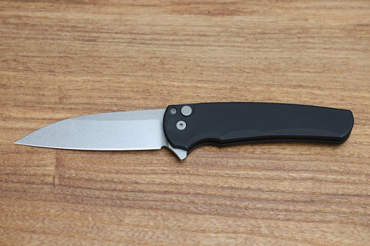 PRO-TECH MALIBU SMOOTH BLACK HANDLE & STONEWASH MAGNACUT WHARNCLIFFE BLADE 5301