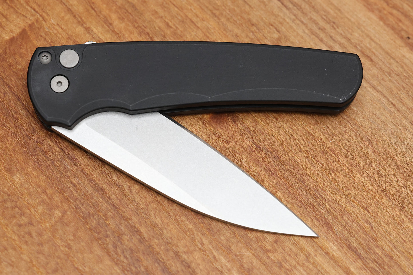 PRO-TECH MALIBU SMOOTH BLACK HANDLE & STONEWASH MAGNACUT WHARNCLIFFE BLADE 5301