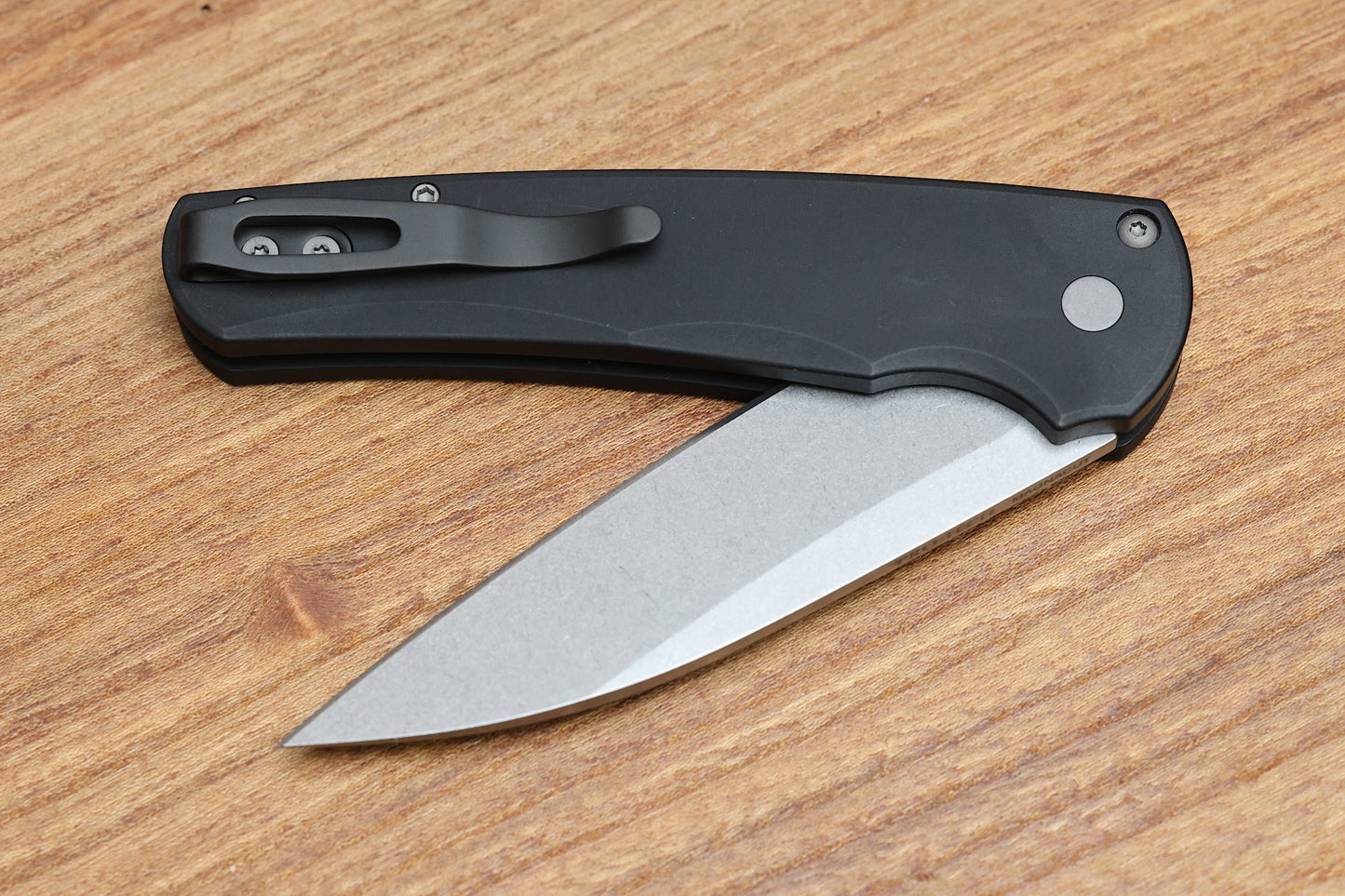 PRO-TECH MALIBU SMOOTH BLACK HANDLE & STONEWASH MAGNACUT WHARNCLIFFE BLADE 5301