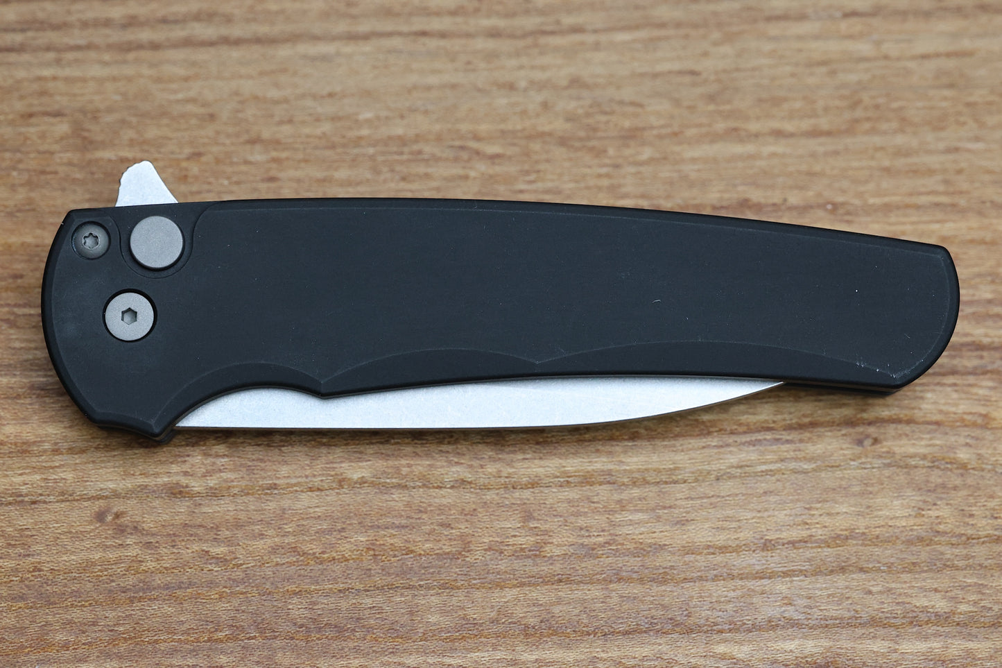 PRO-TECH MALIBU SMOOTH BLACK HANDLE & STONEWASH MAGNACUT WHARNCLIFFE BLADE 5301