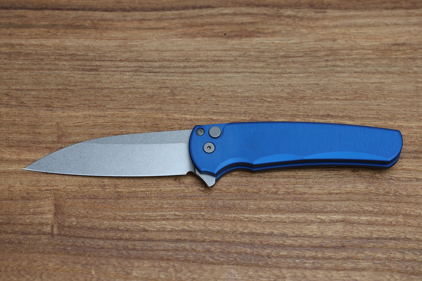 PRO-TECH MALIBU SMOOTH BLUE HANDLE & STONEWASH MAGNACUT WHARNCLIFFE BLADE 5301