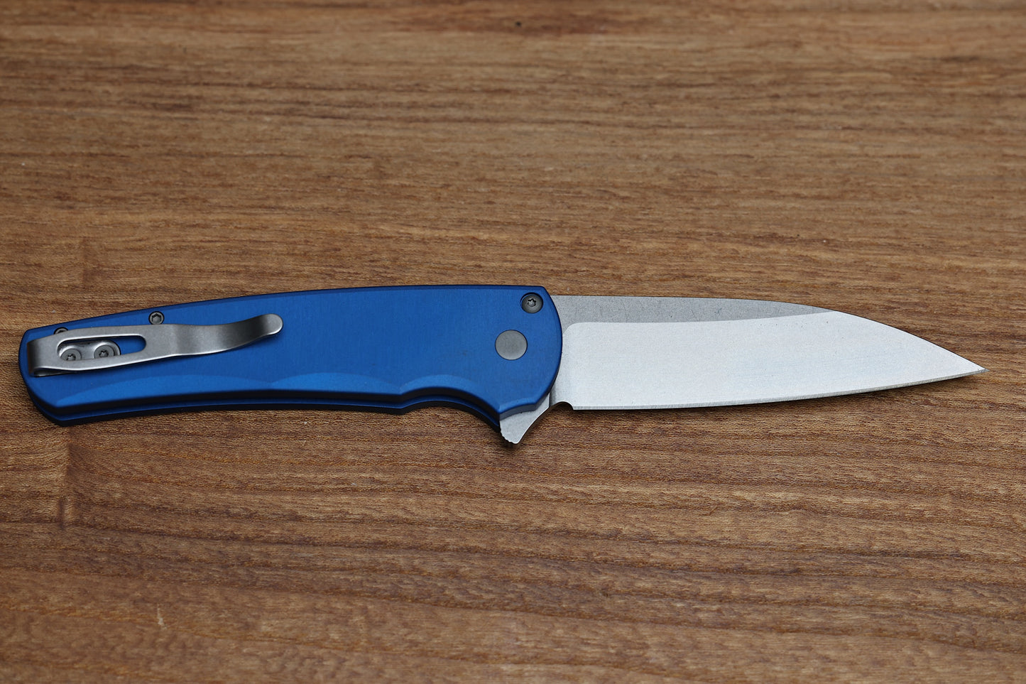 PRO-TECH MALIBU SMOOTH BLUE HANDLE & STONEWASH MAGNACUT WHARNCLIFFE BLADE 5301