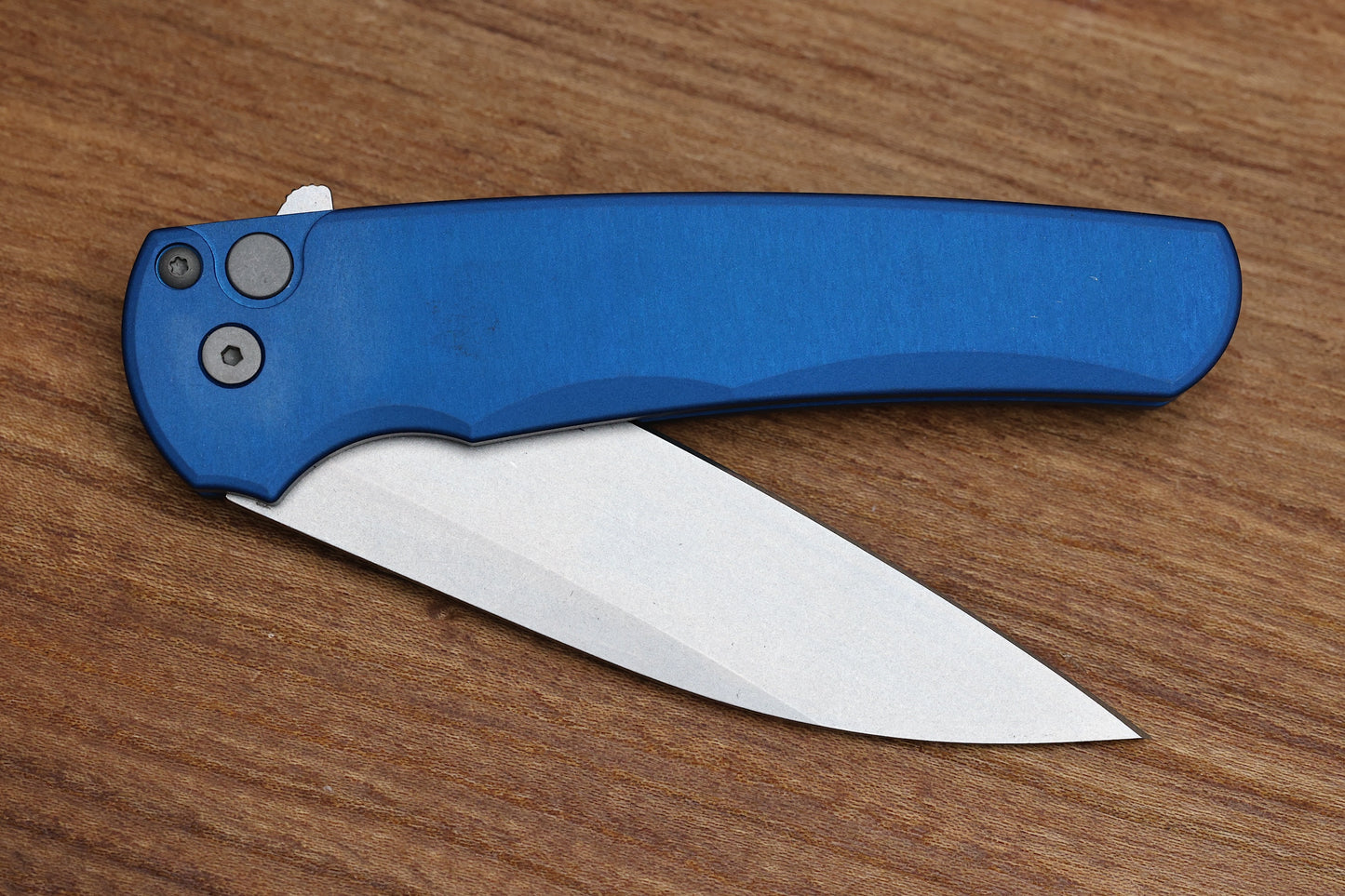 PRO-TECH MALIBU SMOOTH BLUE HANDLE & STONEWASH MAGNACUT WHARNCLIFFE BLADE 5301