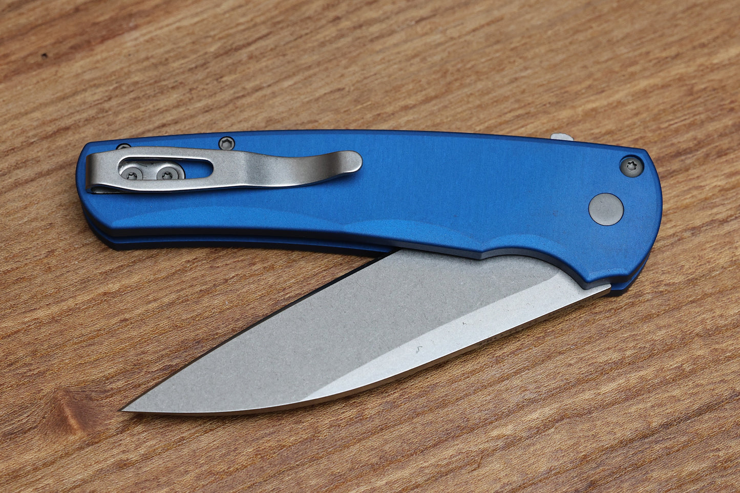 PRO-TECH MALIBU SMOOTH BLUE HANDLE & STONEWASH MAGNACUT WHARNCLIFFE BLADE 5301