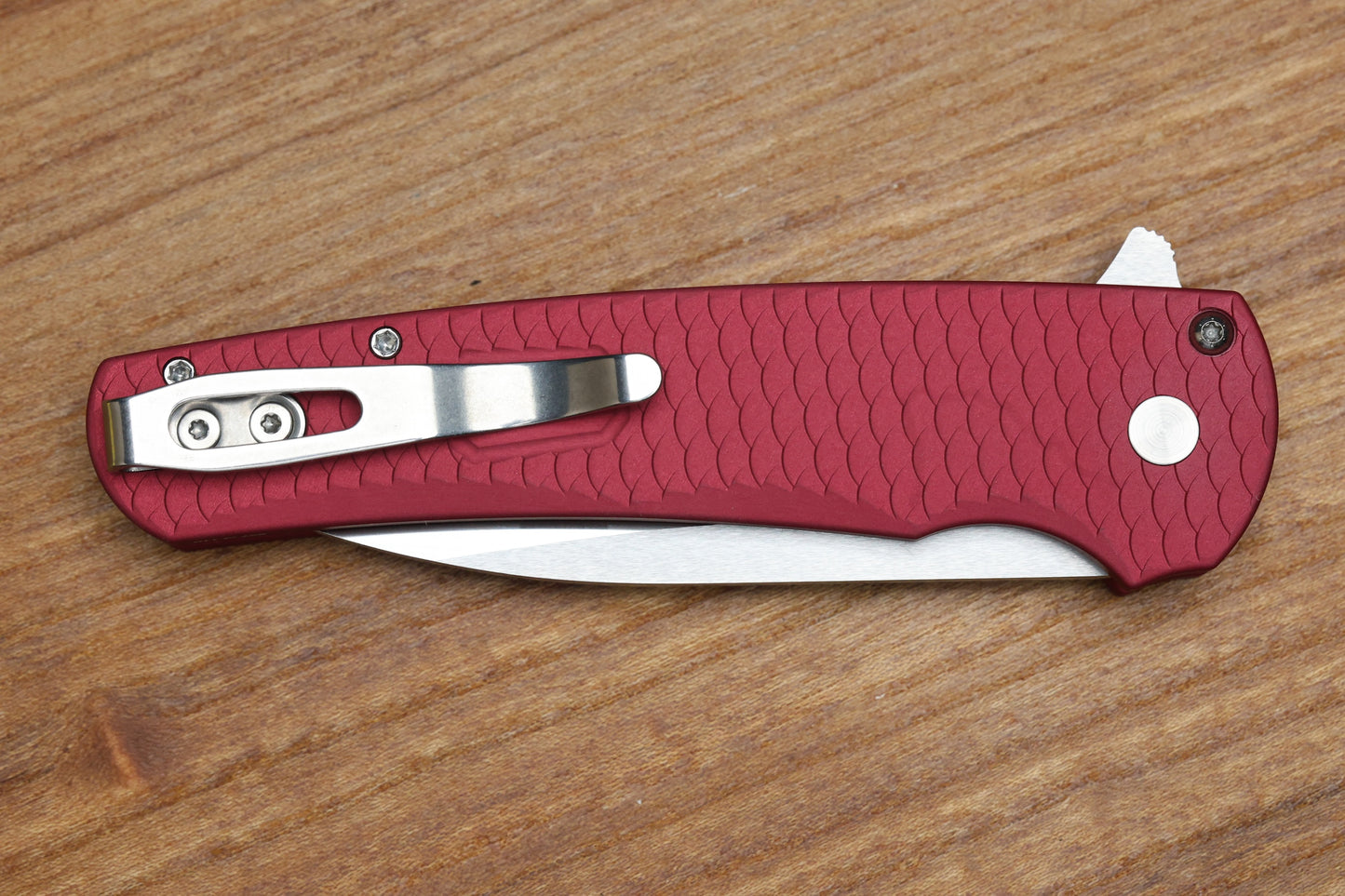 PRO-TECH MALIBU RED DRAGON SCALE HANDLES WHITE PEARL BUTTON- SATIN MAGNACUT WHARNCLIFFE BLADE CCKSF25.MALIBU.1