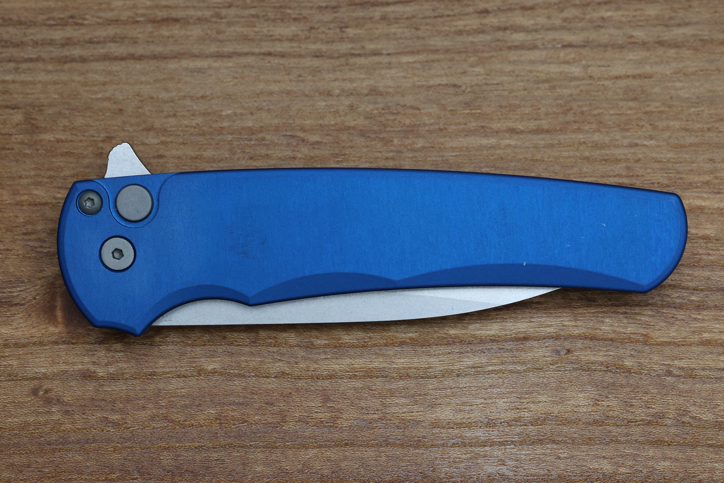 PRO-TECH MALIBU SMOOTH BLUE HANDLE & STONEWASH MAGNACUT WHARNCLIFFE BLADE 5301