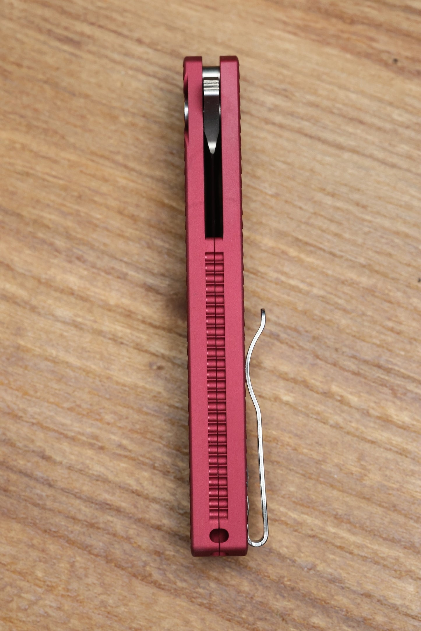 PRO-TECH MALIBU RED DRAGON SCALE HANDLES WHITE PEARL BUTTON- SATIN MAGNACUT WHARNCLIFFE BLADE CCKSF25.MALIBU.1