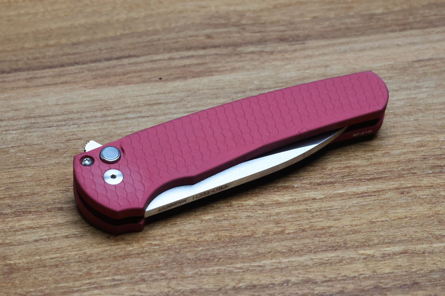 PRO-TECH MALIBU RED DRAGON SCALE HANDLES WHITE PEARL BUTTON- SATIN MAGNACUT WHARNCLIFFE BLADE CCKSF25.MALIBU.1