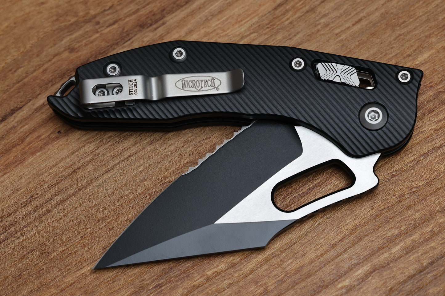 MICROTECH KNIVES MANUAL STITCH RAM LOK FLUTED BLACK ALUMINUM & TWO TONE BLACK PARTIAL SERRATED M390MK 169RL-2 FL