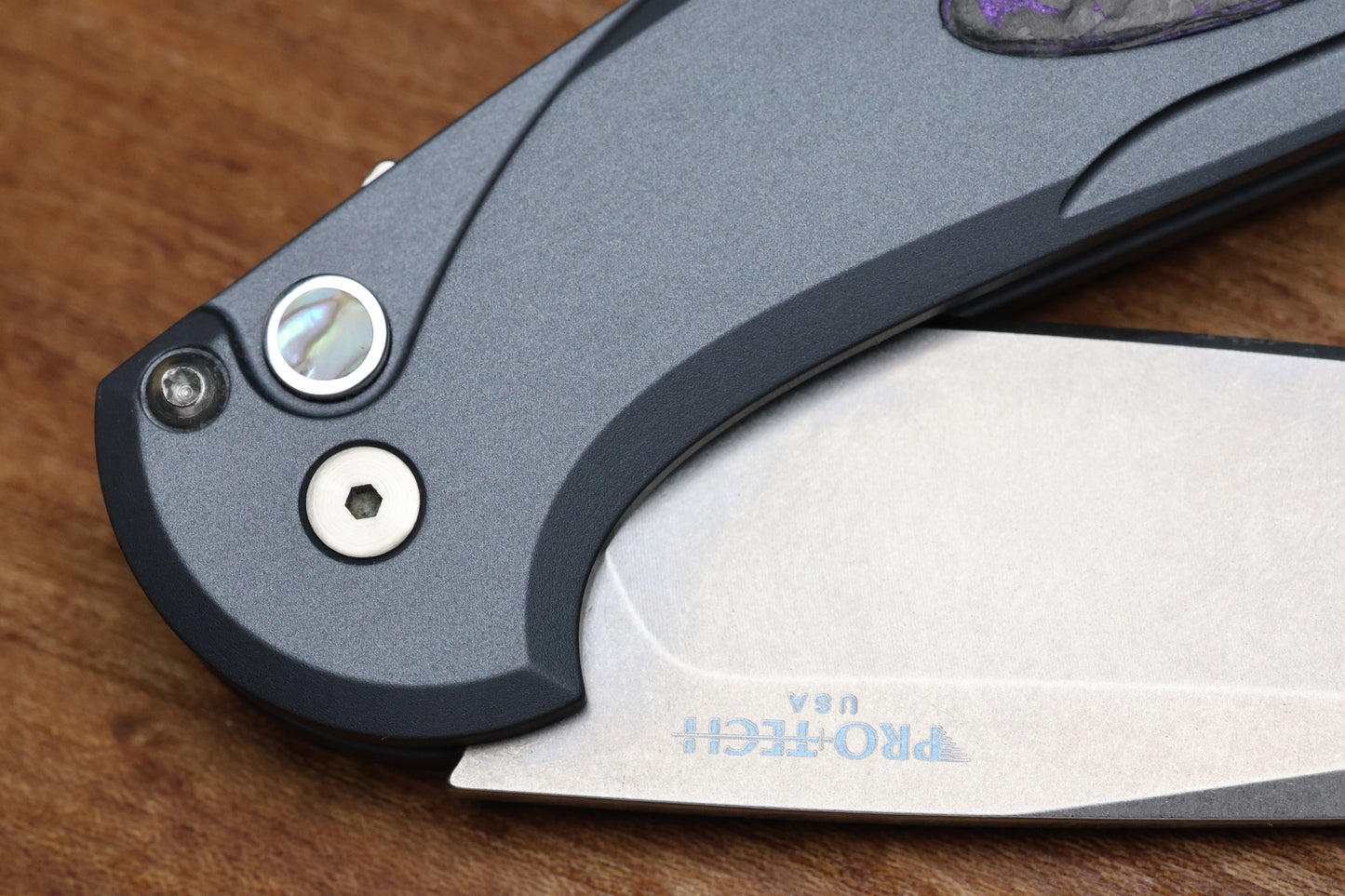 PRO-TECH KNIVES CAMBRIA - CCKSF25.CAMBRIA.1 - GREY ALUMINUM HANDLE - TECHNOCARBO PURPLE INLAY - STONEWASH MAGNACUT BLADE
