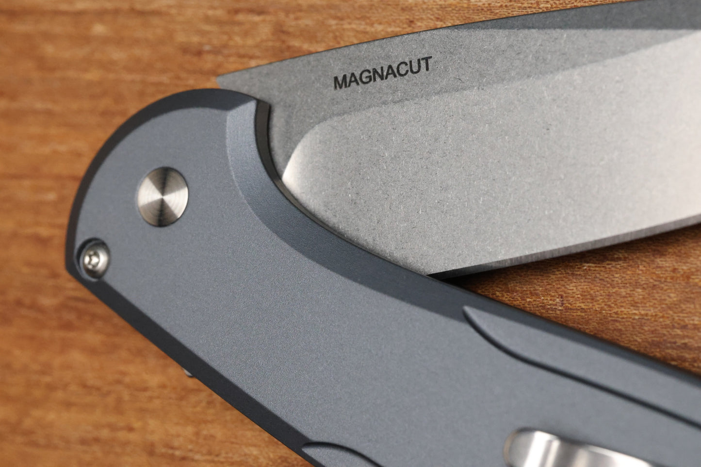 PRO-TECH KNIVES CAMBRIA - CCKSF25.CAMBRIA.1 - GREY ALUMINUM HANDLE - TECHNOCARBO PURPLE INLAY - STONEWASH MAGNACUT BLADE