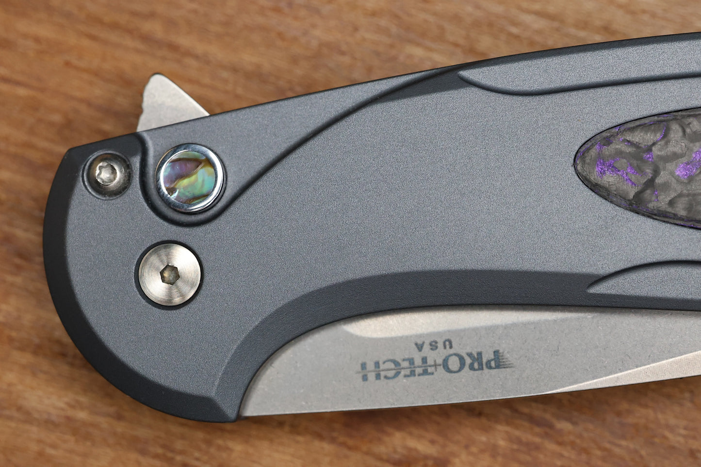 PRO-TECH KNIVES CAMBRIA - CCKSF25.CAMBRIA.1 - GREY ALUMINUM HANDLE - TECHNOCARBO PURPLE INLAY - STONEWASH MAGNACUT BLADE