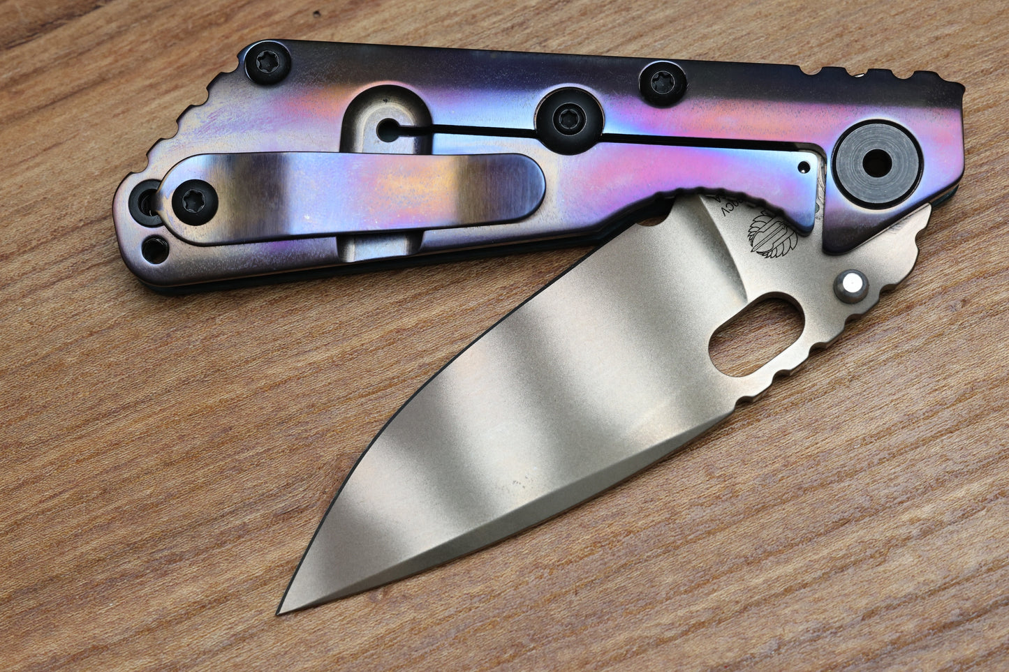 STRIDER KNIVES SNG - ANODIZED TITANIUM/FOREST GREEN G10 HANDLE - DROP POINT BRONZE TIGER STRIPE 20CV BLADE