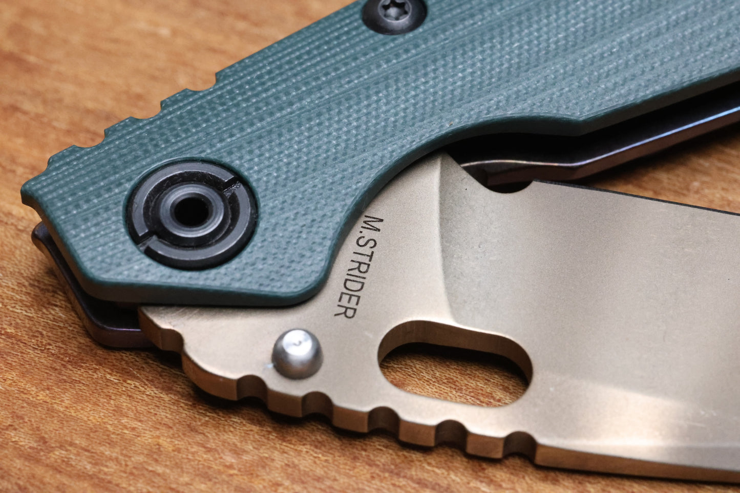 STRIDER KNIVES SNG - ANODIZED TITANIUM/FOREST GREEN G10 HANDLE - DROP POINT BRONZE TIGER STRIPE 20CV BLADE