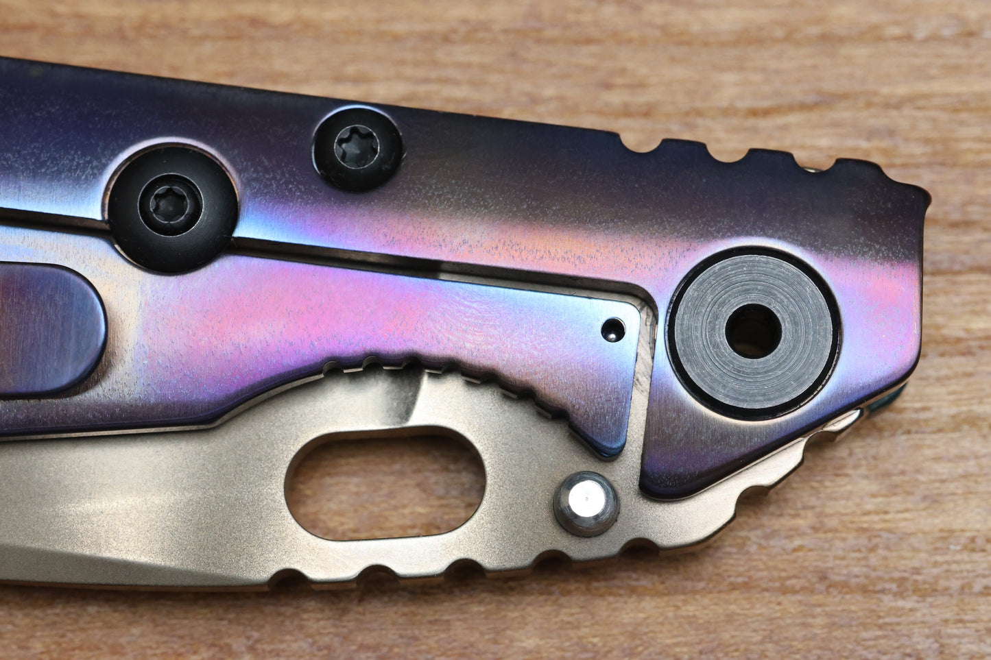 STRIDER KNIVES SNG - ANODIZED TITANIUM/FOREST GREEN G10 HANDLE - DROP POINT BRONZE TIGER STRIPE 20CV BLADE
